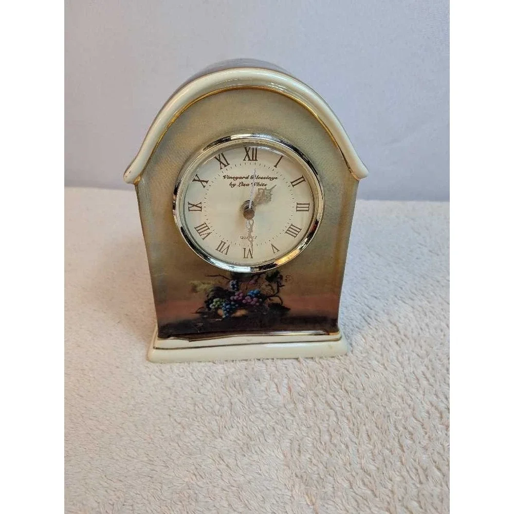 Vineyard Blessings Lisa White Arts Uniq Inc. Decorative Mantel Clock